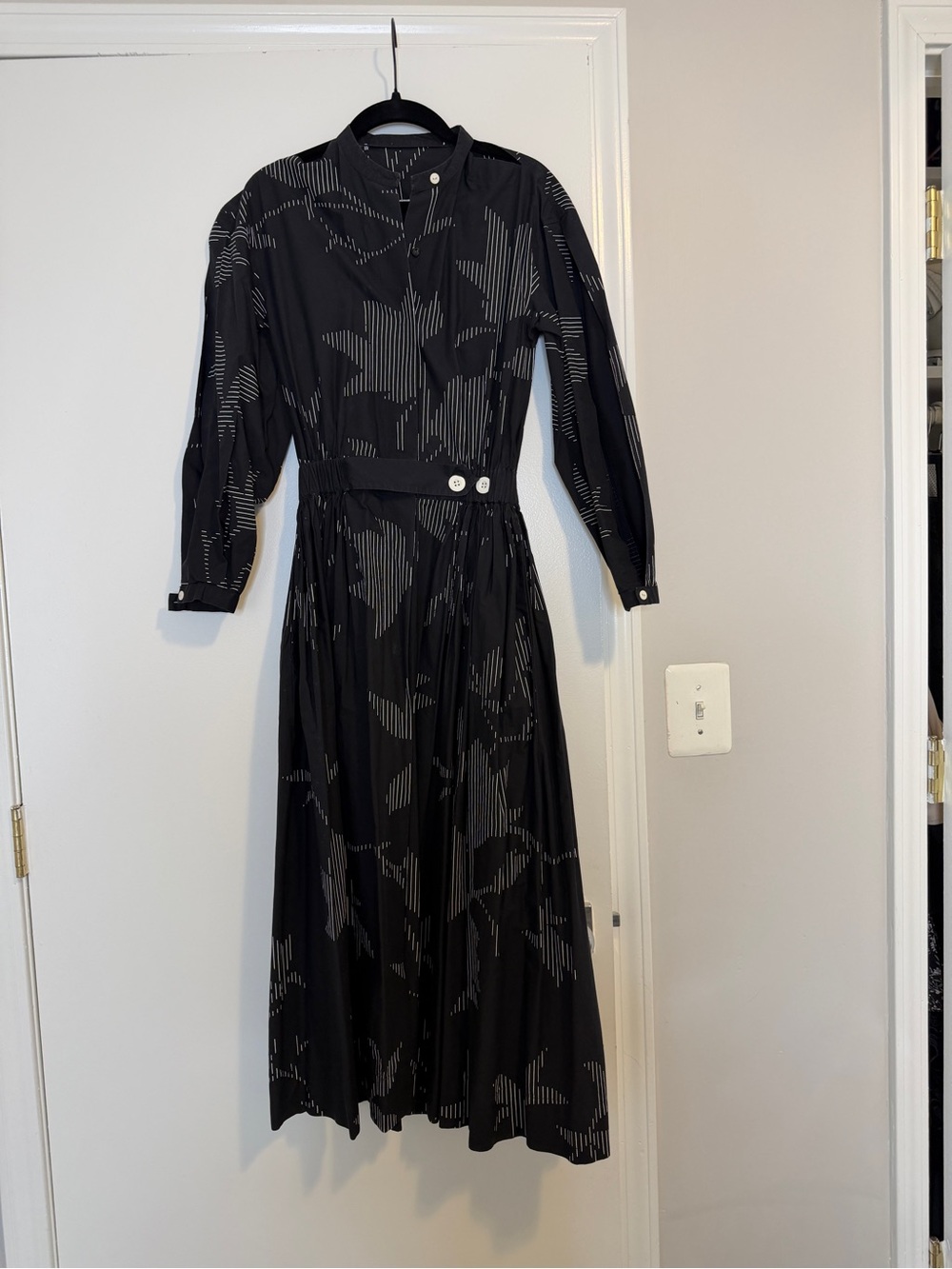 Black Patterned Long-Sleeve Midi Dress with Buttoned Waist xxs